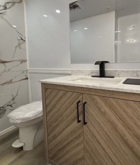 Viva Luxe restroom trailer interior 5